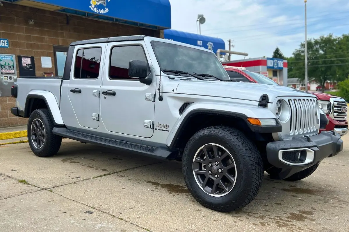 Does Window Tint Go on the Inside or Outside?